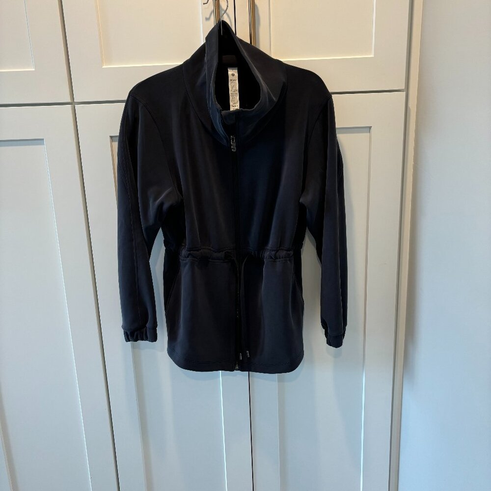 Lululemon Softstreme Cinch Waist Jacket in Black Size 4
